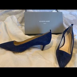 Everlane new in box navy suede kitten heels